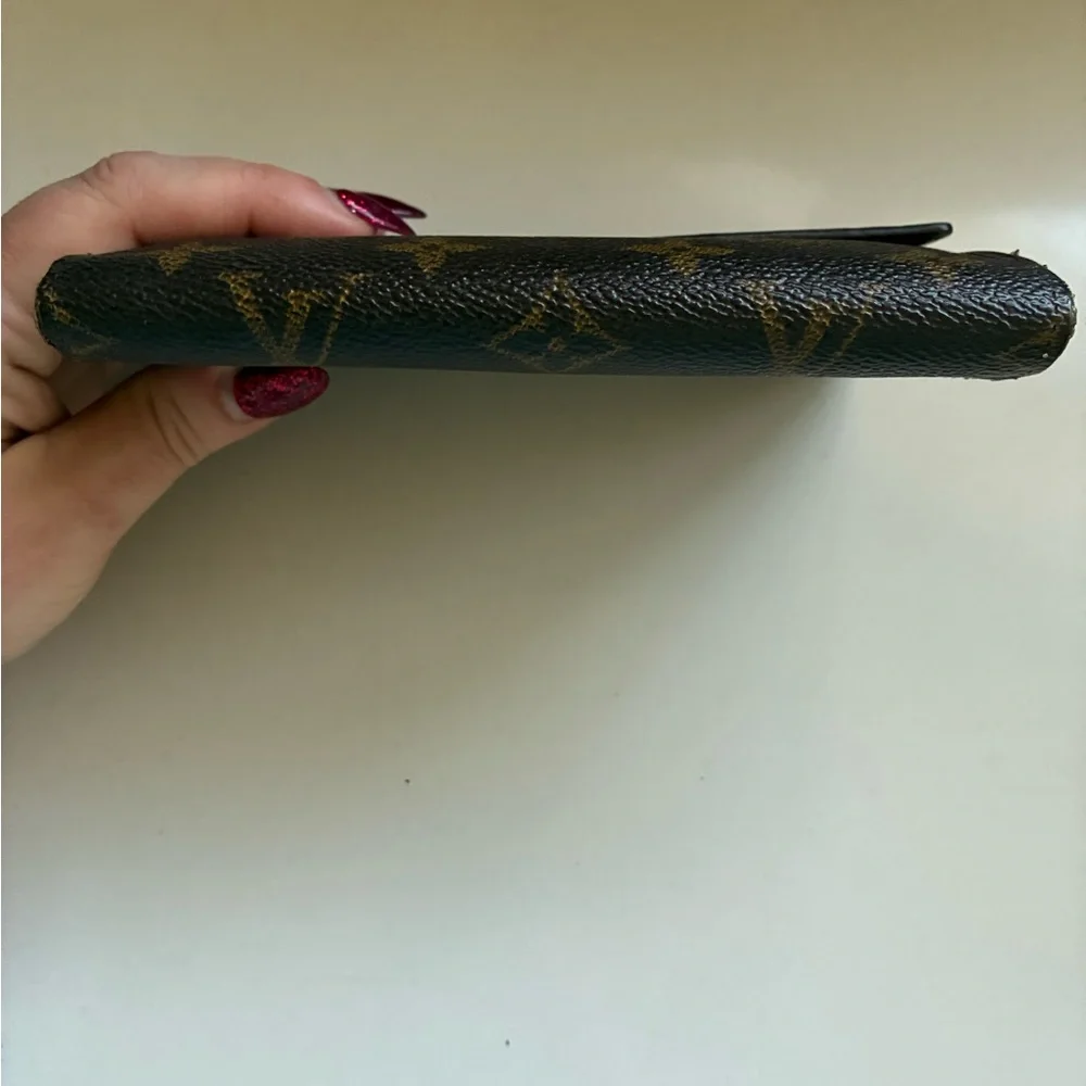 Louis Vuitton- Authentic 🍀 Large Brown Monogram Clutch - Picture 13 of 14